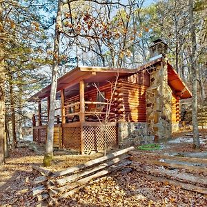 Whitetail One-Bedroom Cottage Spa Bath – Forest View